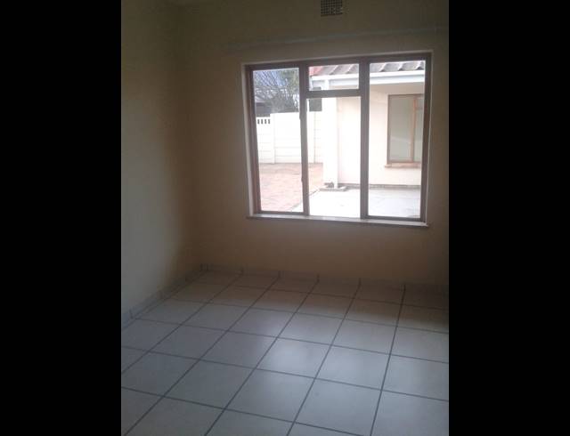 3 BEDROOM FREESTANDING TO LET IN STRAND CENTRAL